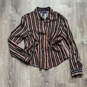 Forever 21 Women's multi‎ button down Shirt Size Small